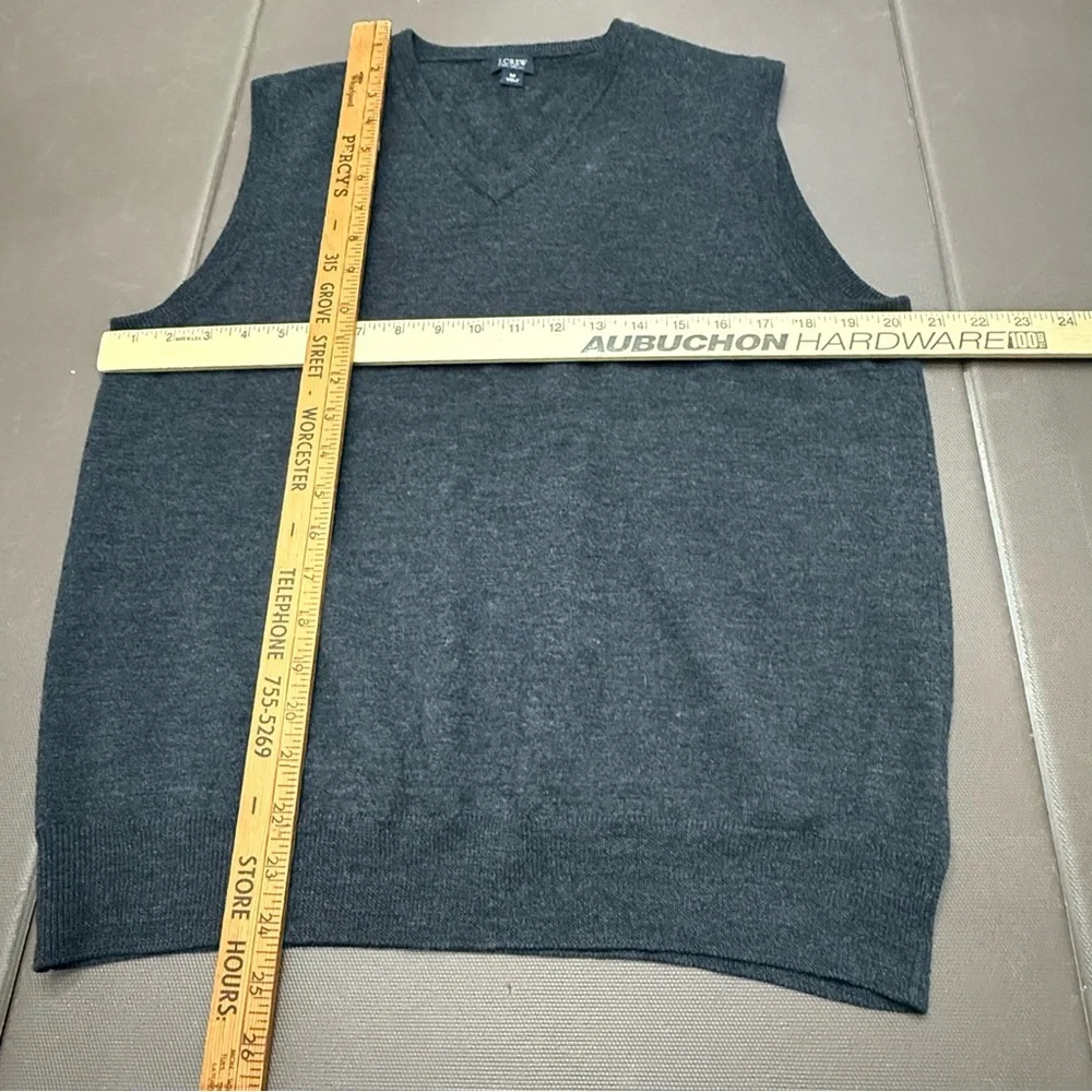 J. Crew 100% Merino Wool Sweater Vest Minimalist Classic Preppy Academia Men’s M
